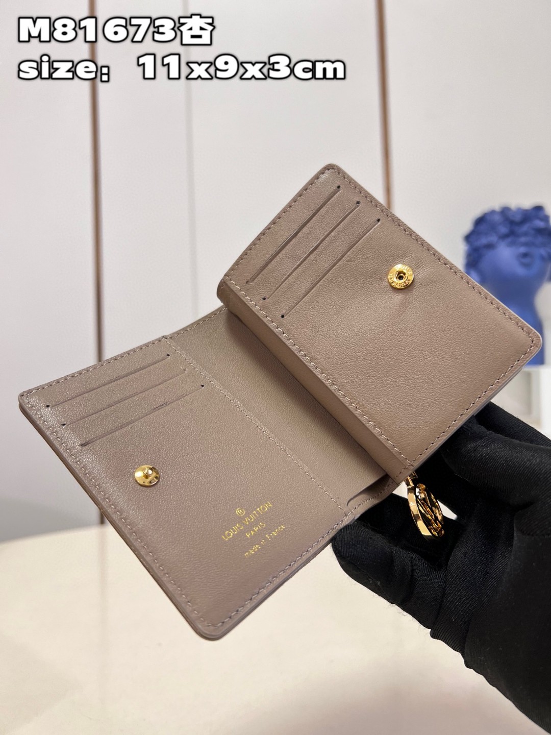 l**is V*t*n lou coussin wallet