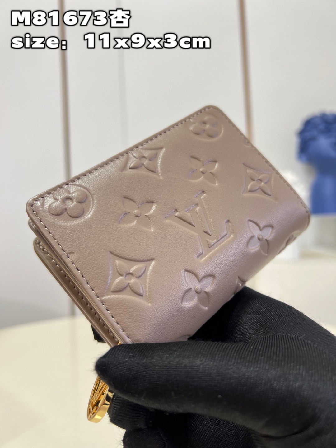 l**is V*t*n lou coussin wallet