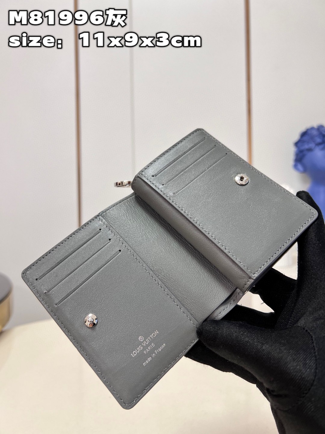 l**is V*t*n lou coussin wallet