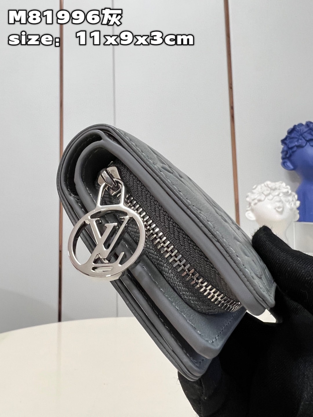 l**is V*t*n lou coussin wallet