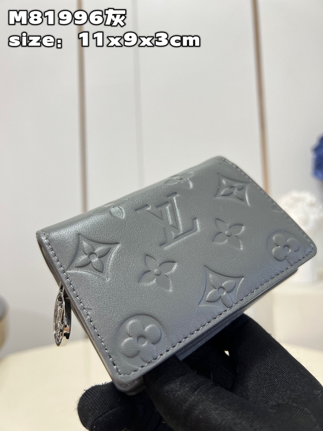 l**is V*t*n lou coussin wallet