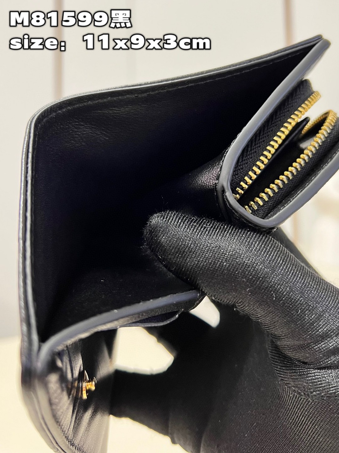 l**is V*t*n lou coussin wallet