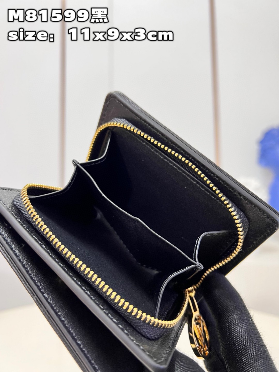 l**is V*t*n lou coussin wallet