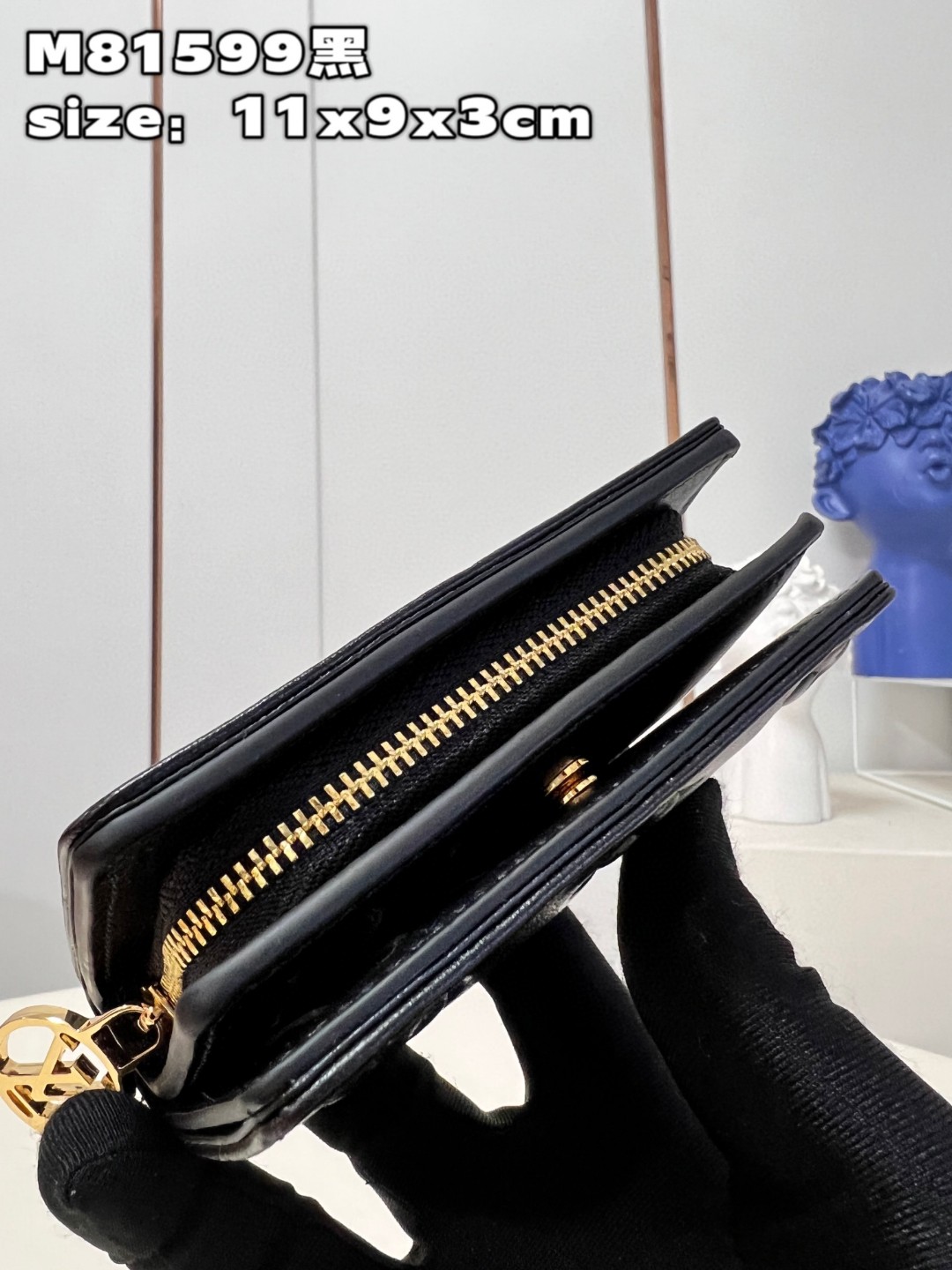 l**is V*t*n lou coussin wallet