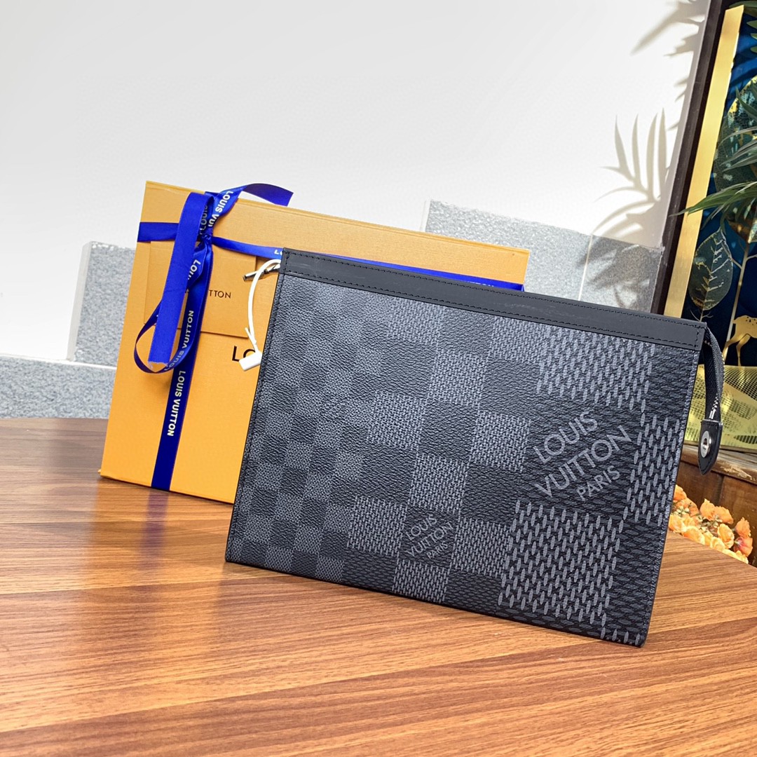 l**is V*t*n long wallet