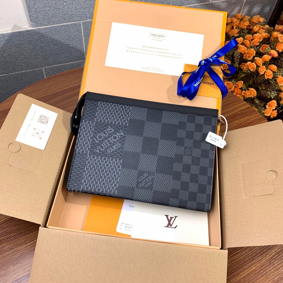 l**is V*t*n long wallet