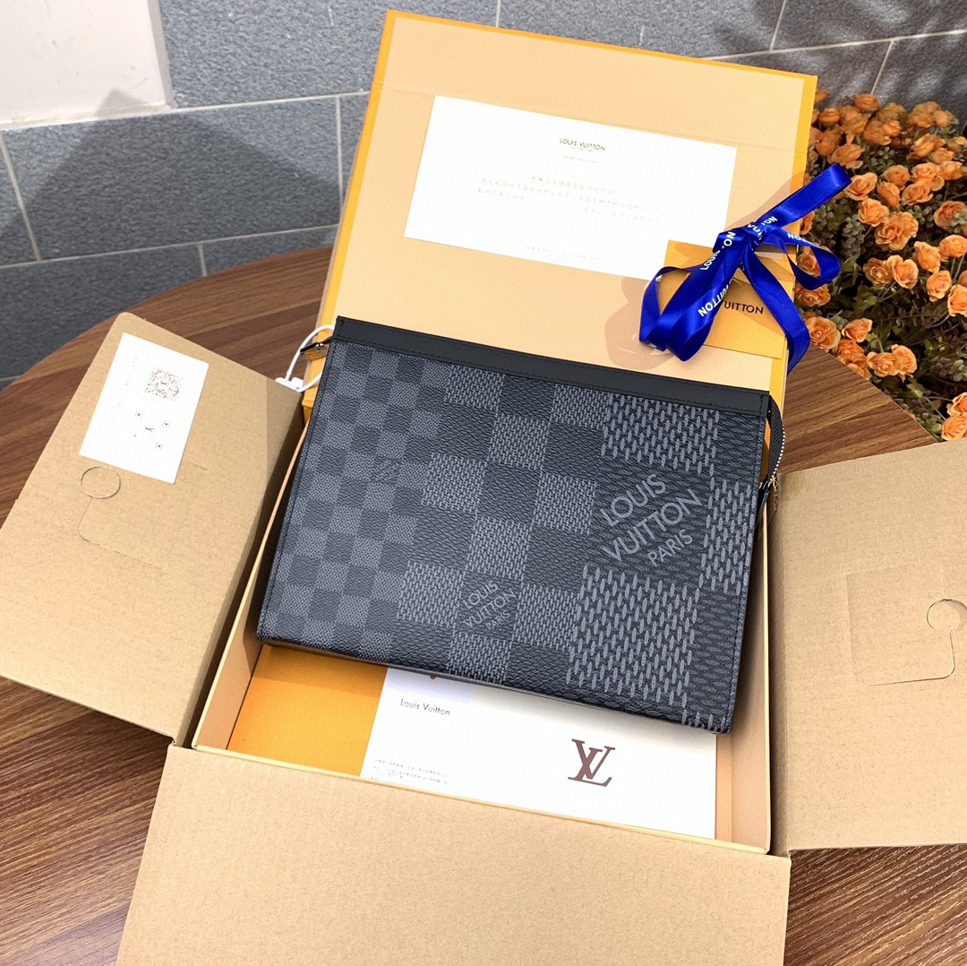 l**is V*t*n long wallet
