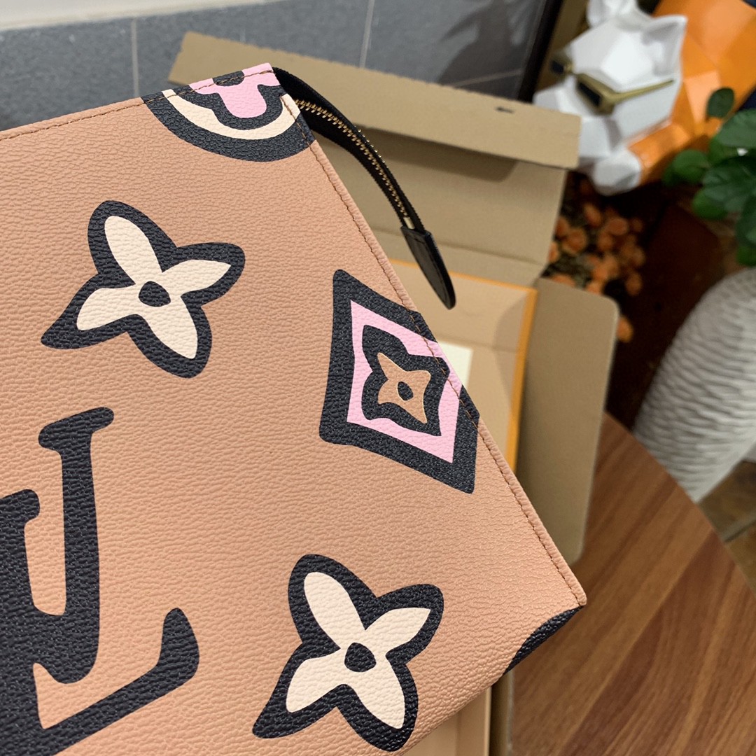 l**is V*t*n pouches & cosmetic