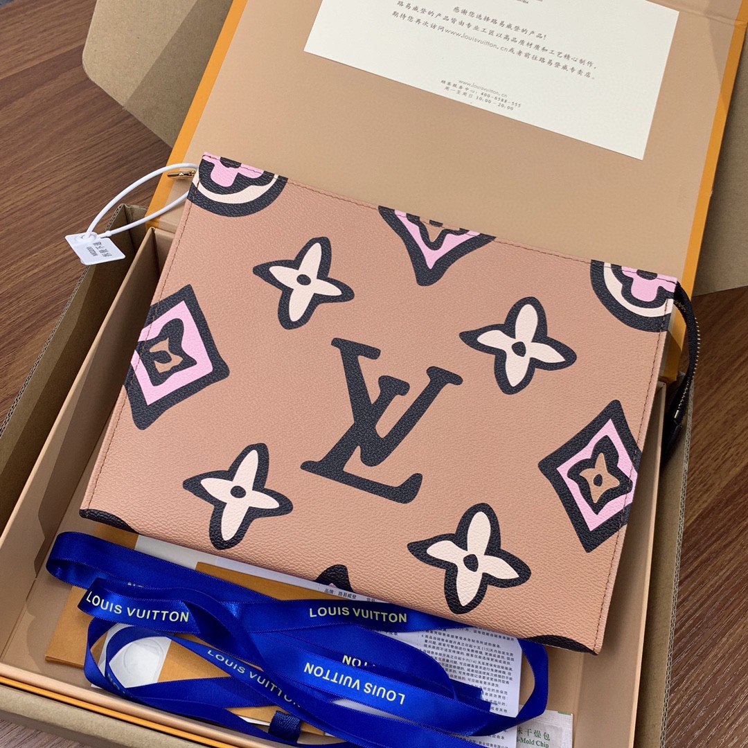 l**is V*t*n pouches & cosmetic