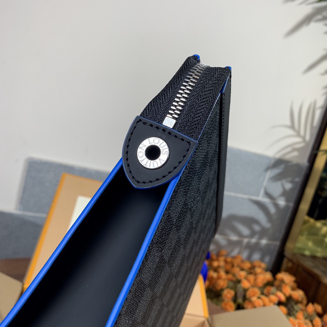 l**is V*t*n zippy wallet