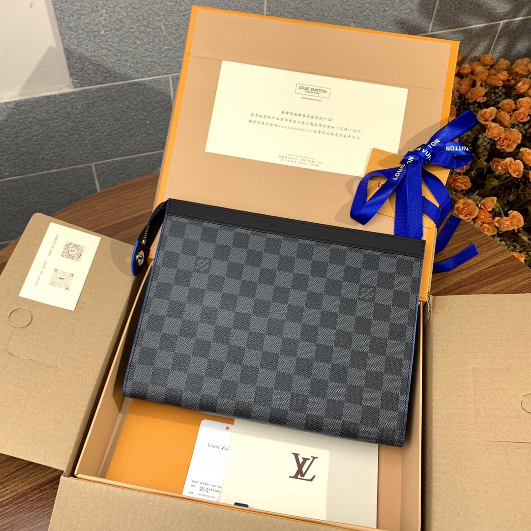 l**is V*t*n zippy wallet