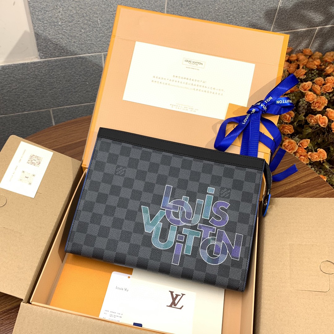 l**is V*t*n zippy wallet