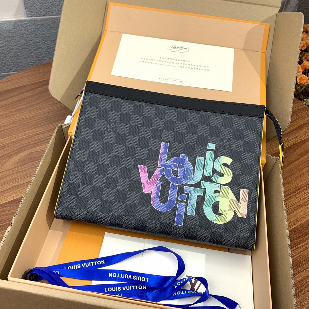 l**is V*t*n zippy wallet