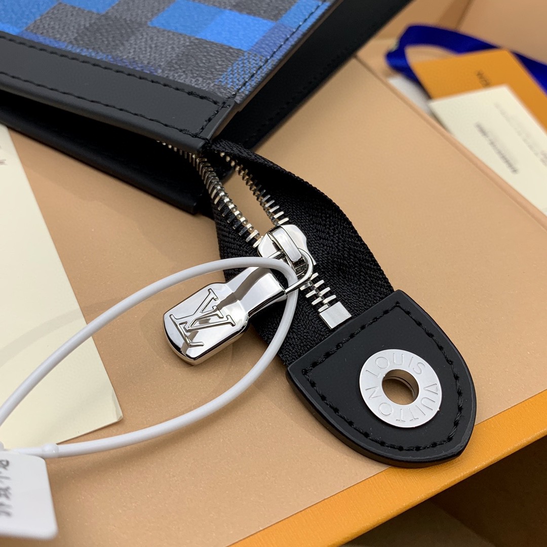 l**is V*t*n clémence long bifold wallet