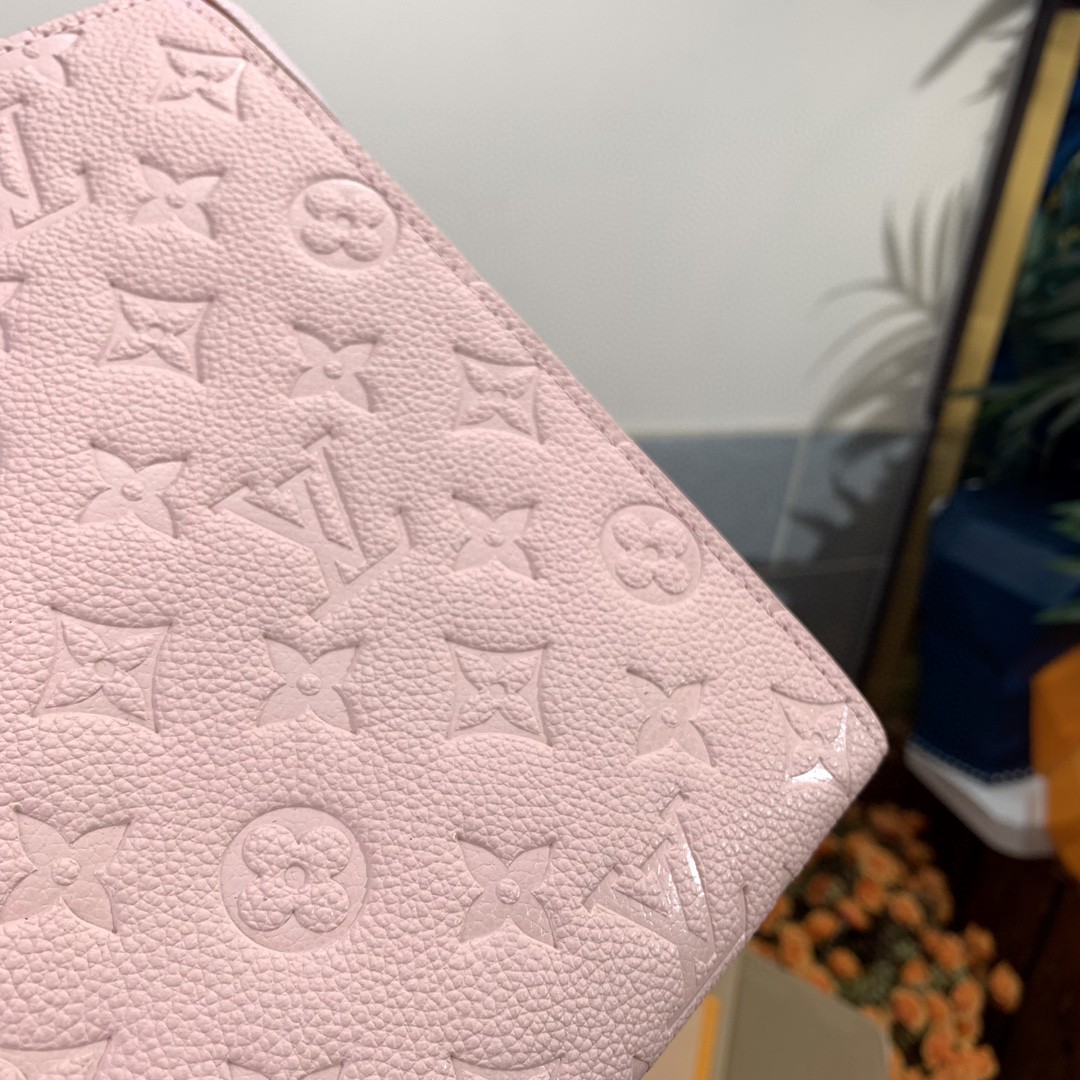 l**is V*t*n leather pouches & cosmetic