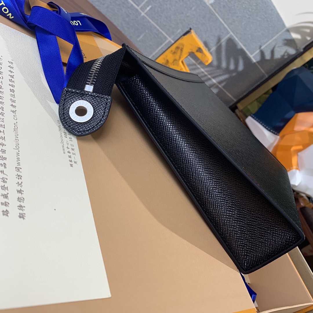 l**is V*t*n second bag clutch