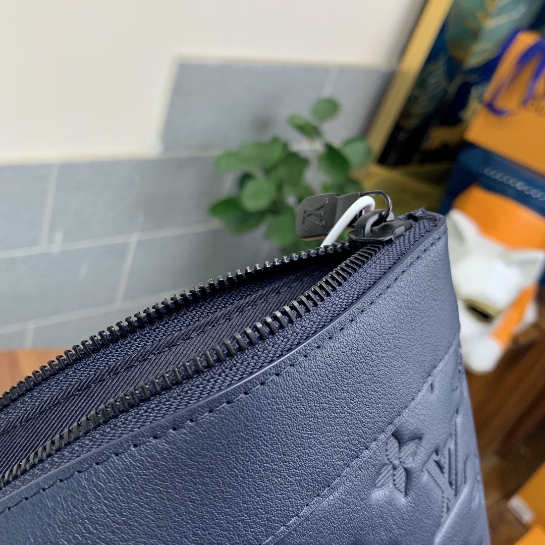l**is V*t*n discovery pochette