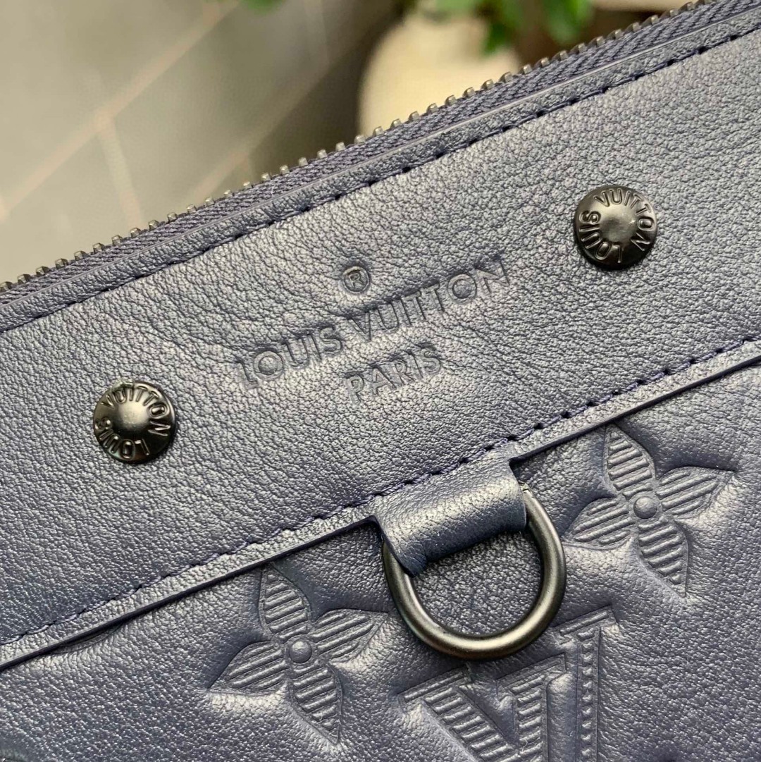 l**is V*t*n discovery pochette