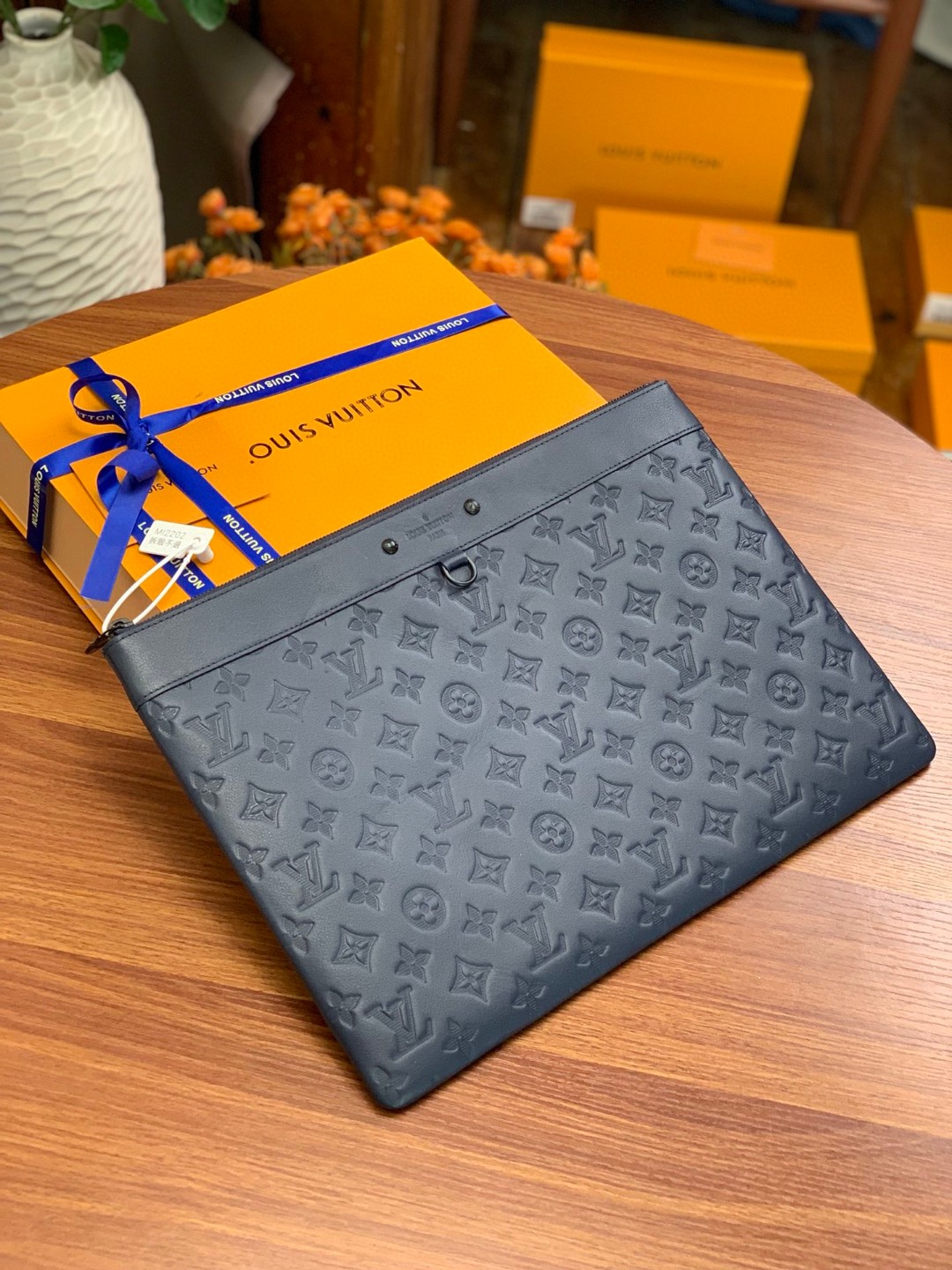 l**is V*t*n discovery pochette