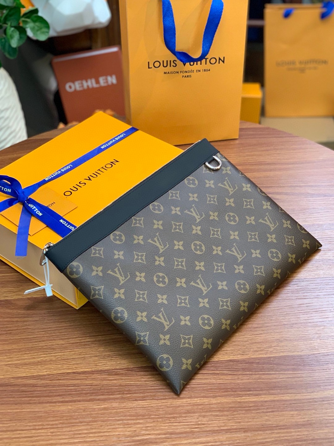 l**is V*t*n discovery pochette