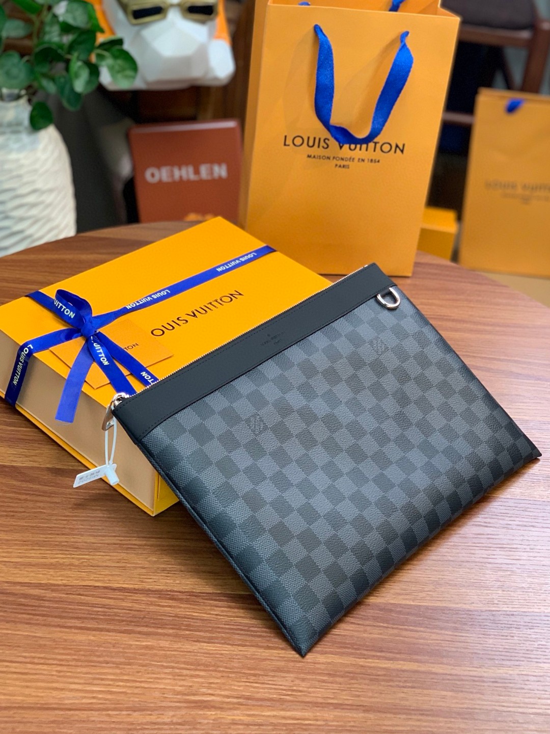 l**is V*t*n discovery pochette