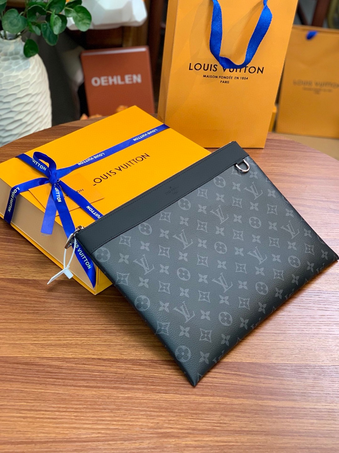l**is V*t*n discovery pochette