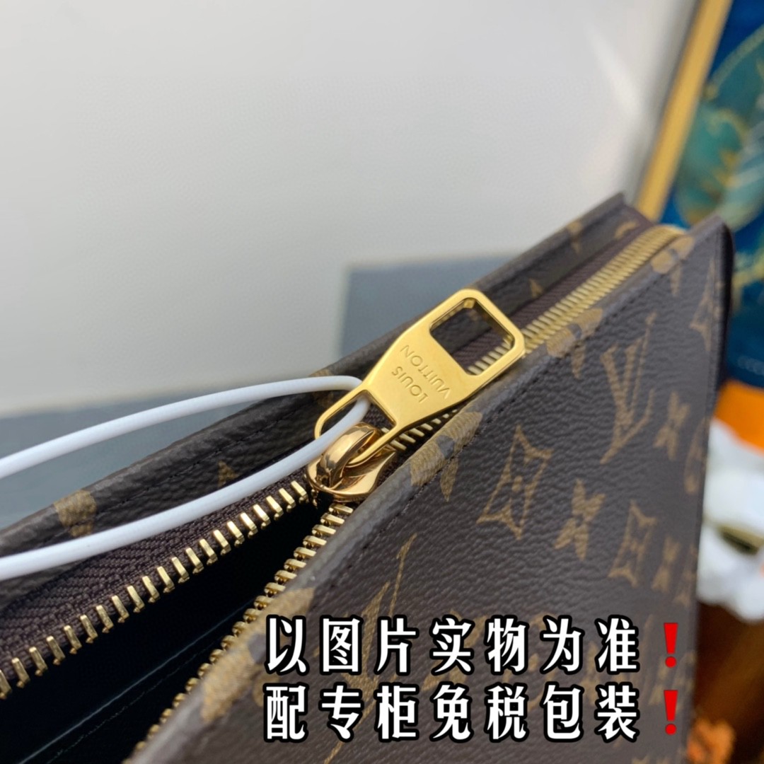 l**is V*t*n pochette toiletry mm