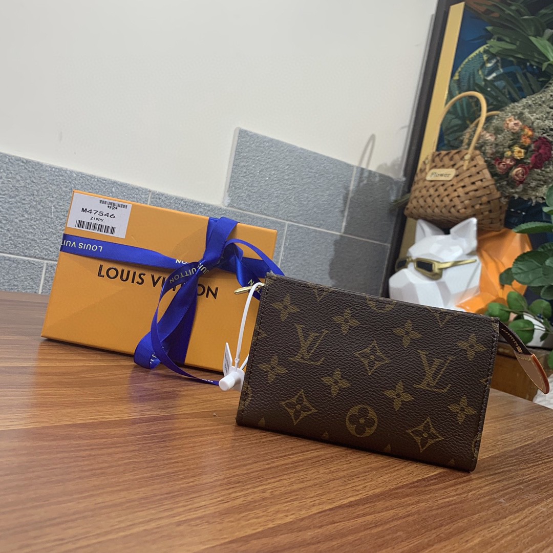 l**is V*t*n handbag toiletry