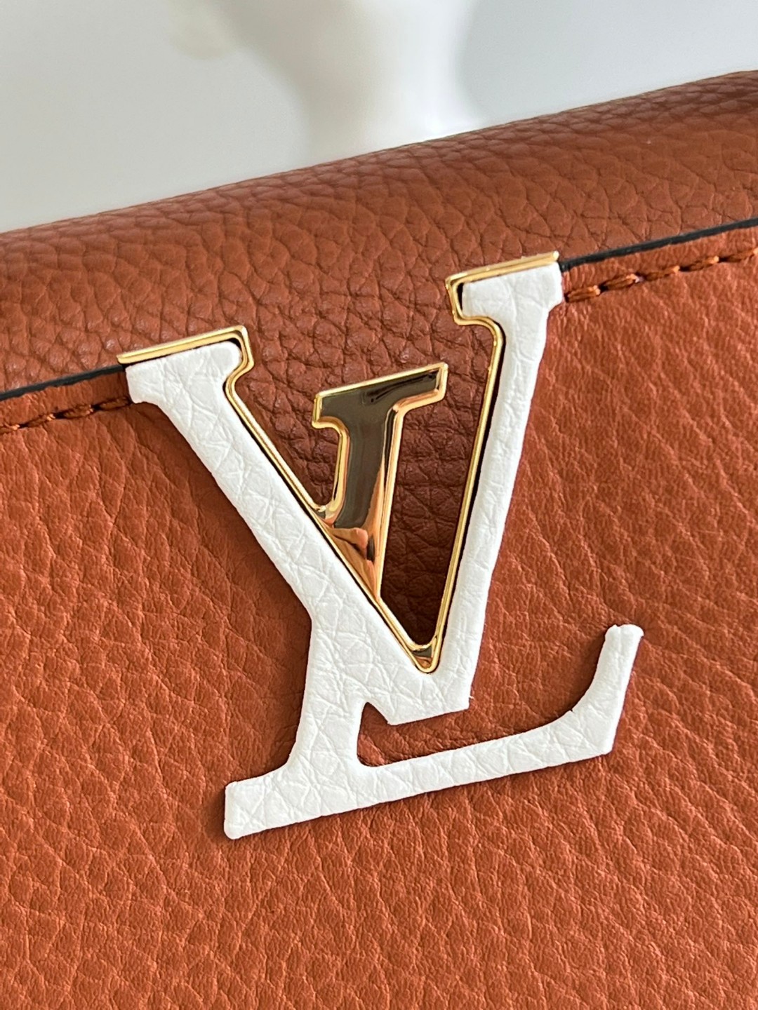 l**is V*t*n capucines mini