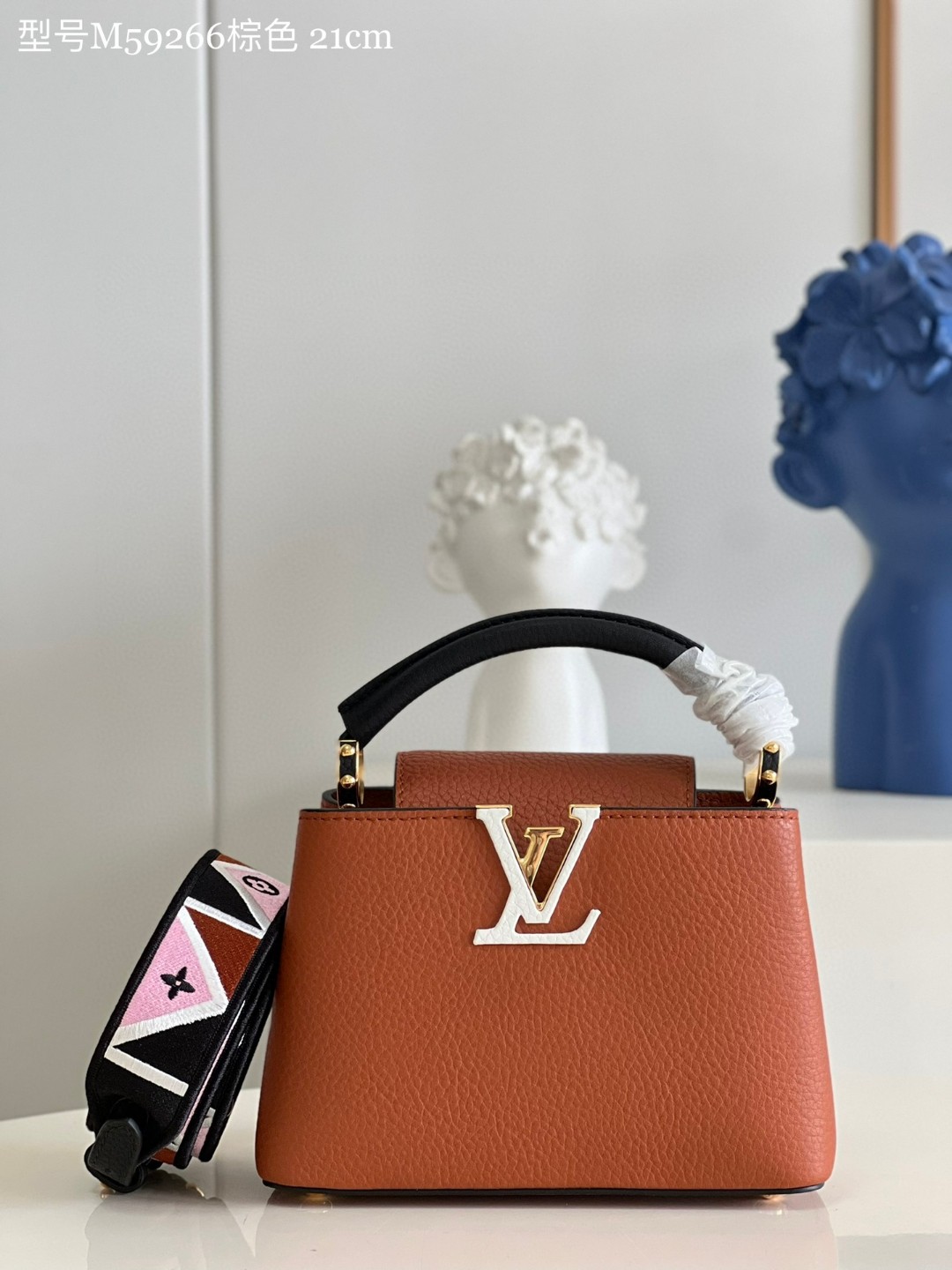 l**is V*t*n capucines mini