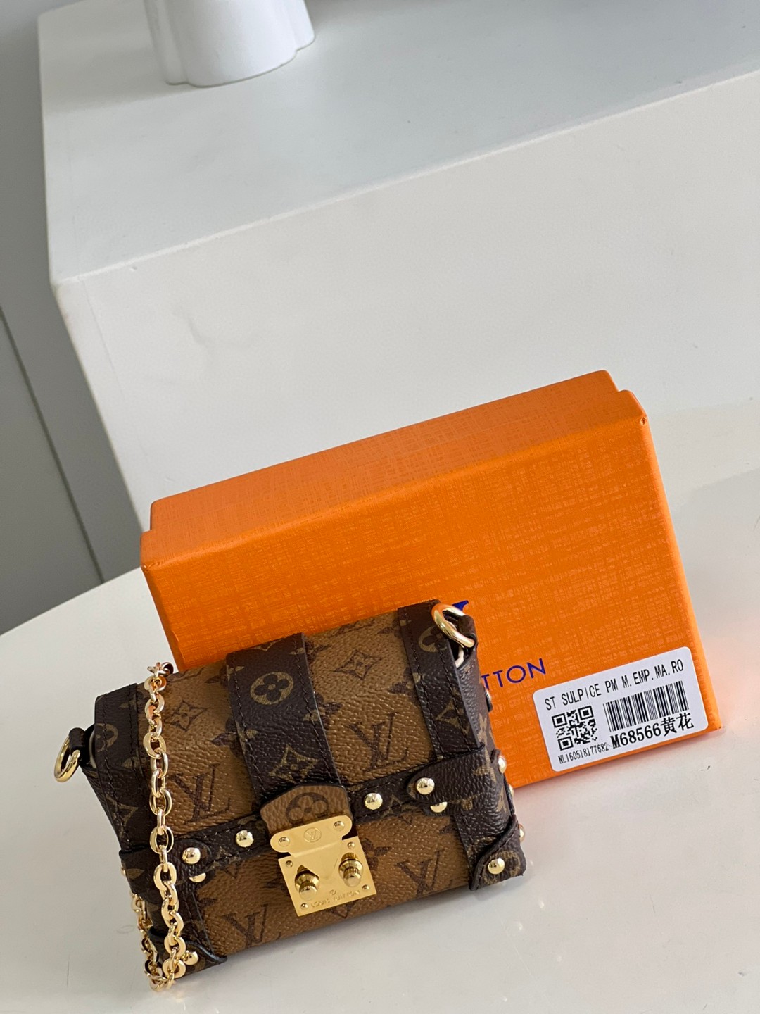 l**is V*t*n monogram essential trunk