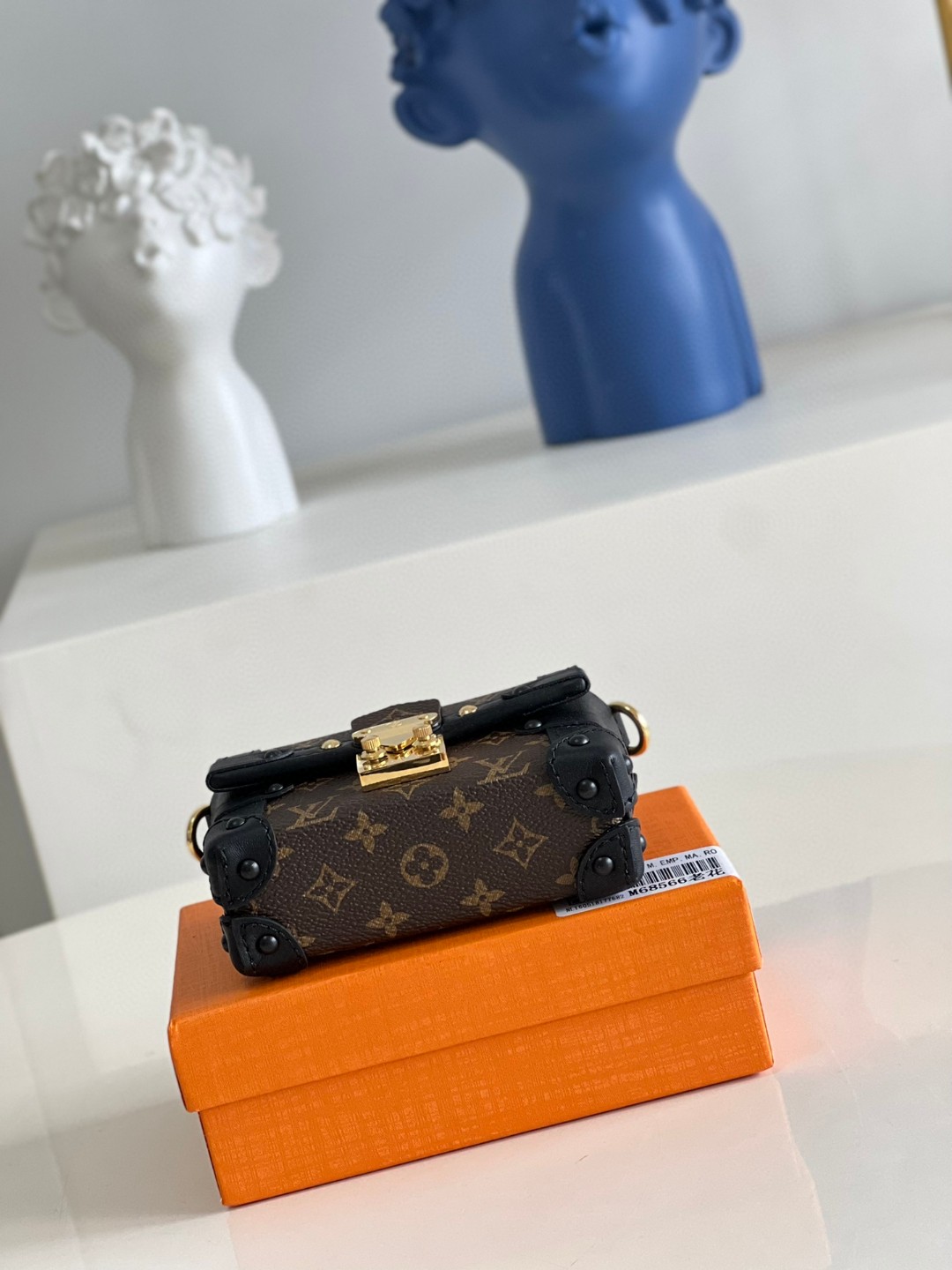 l**is V*t*n monogram essential trunk