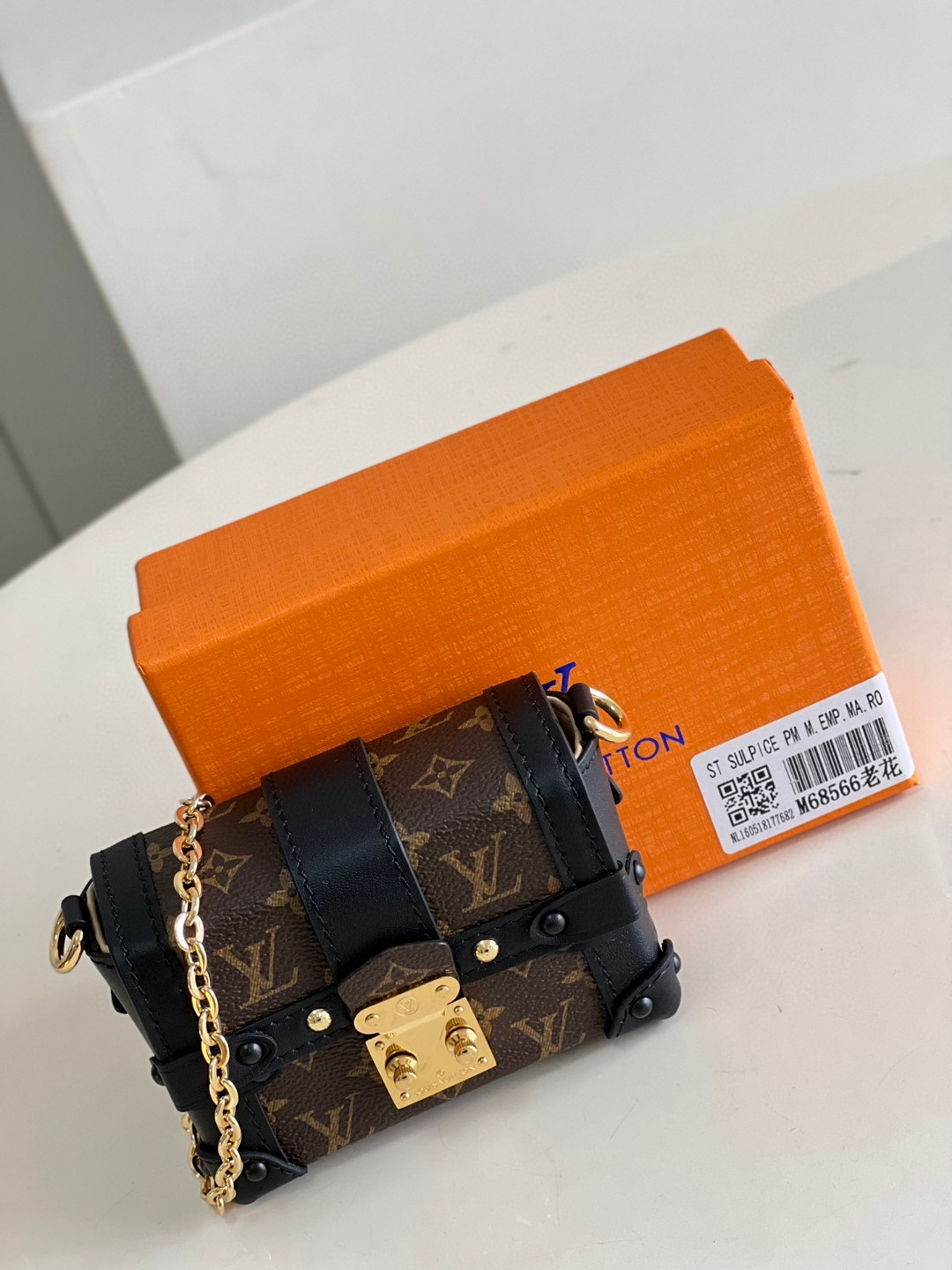 l**is V*t*n monogram essential trunk