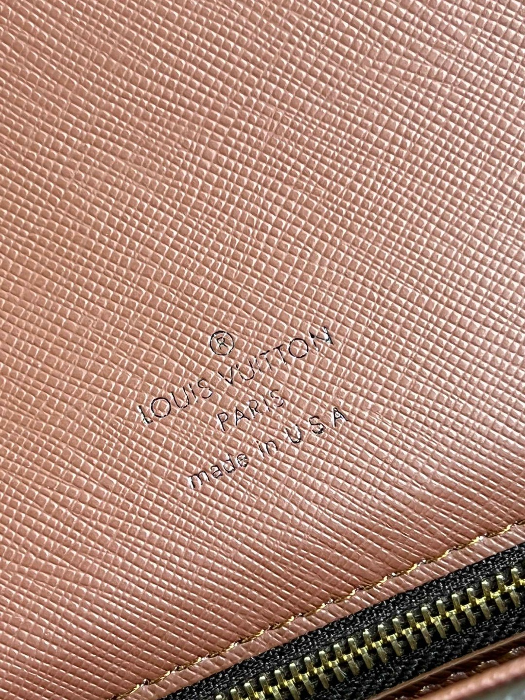 l**is V*t*n monogram chantilly