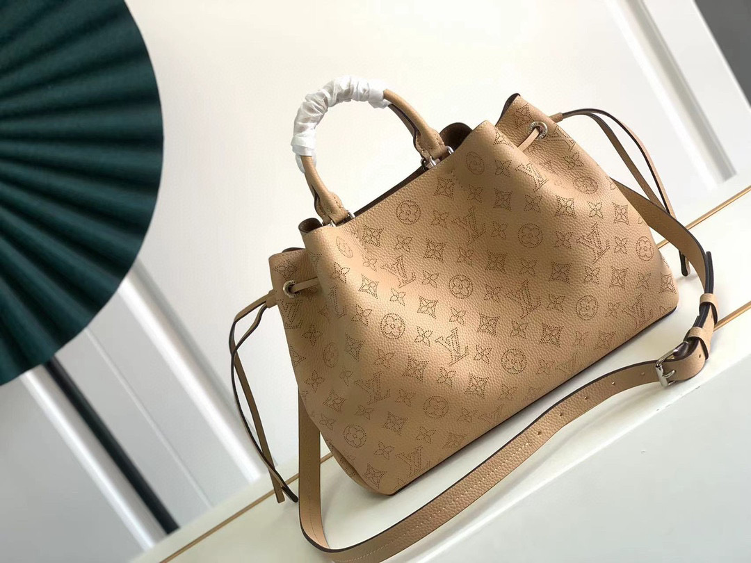 l**is V*t*n bella tote