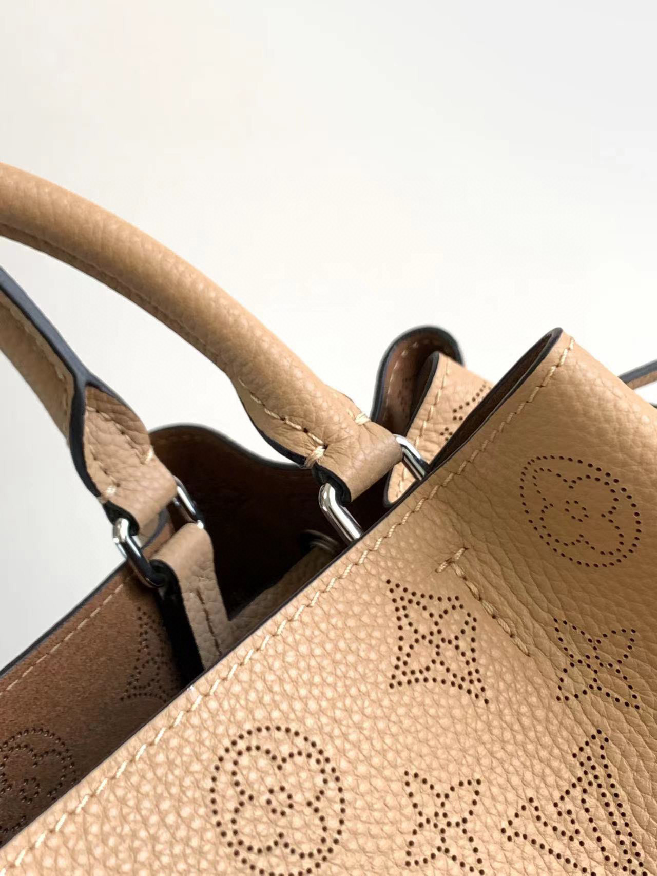 l**is V*t*n bella tote