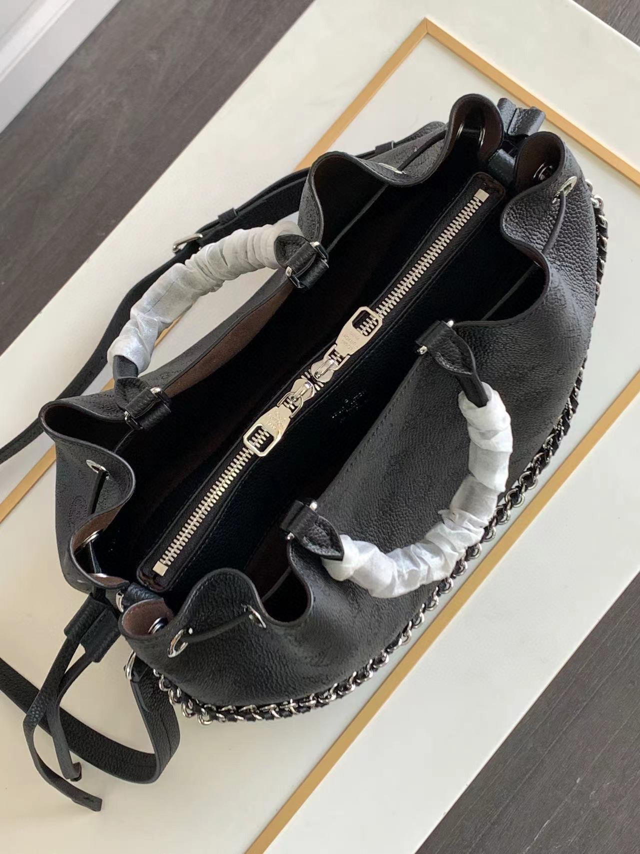 l**is V*t*n bella tote