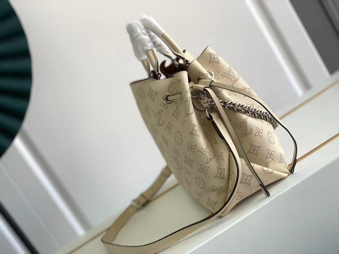 l**is V*t*n bella tote