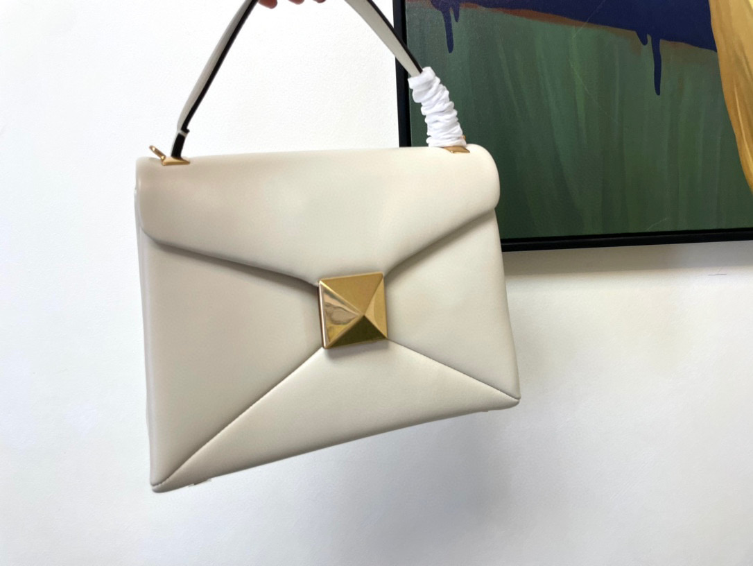 Valentino One Stud