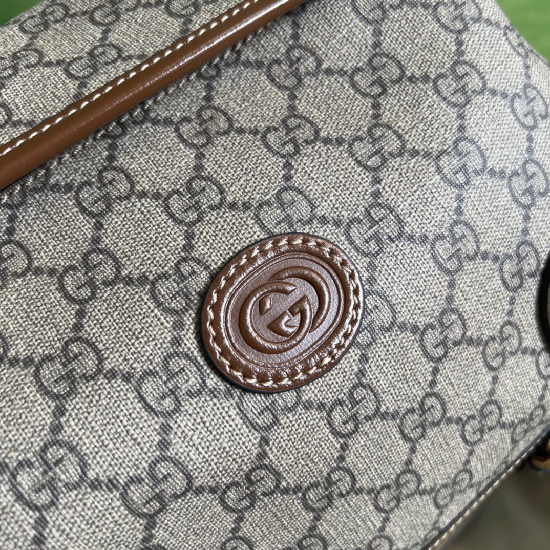 G*u*i medium backpack with interlocking g