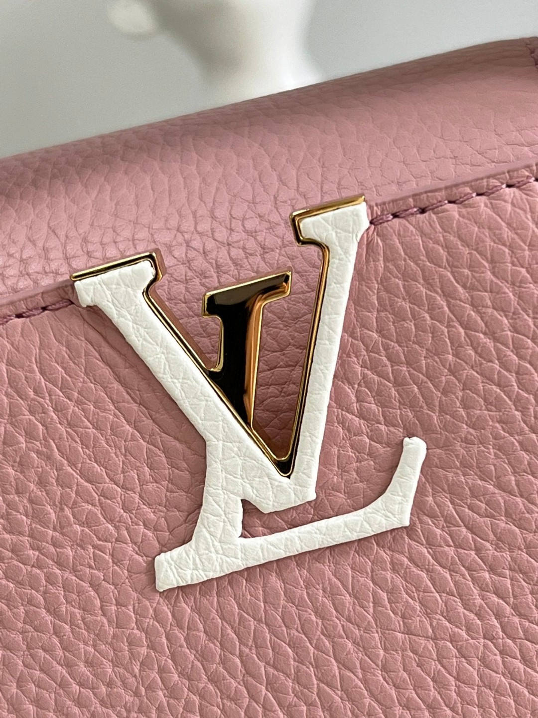 l**is V*t*n capucines mini