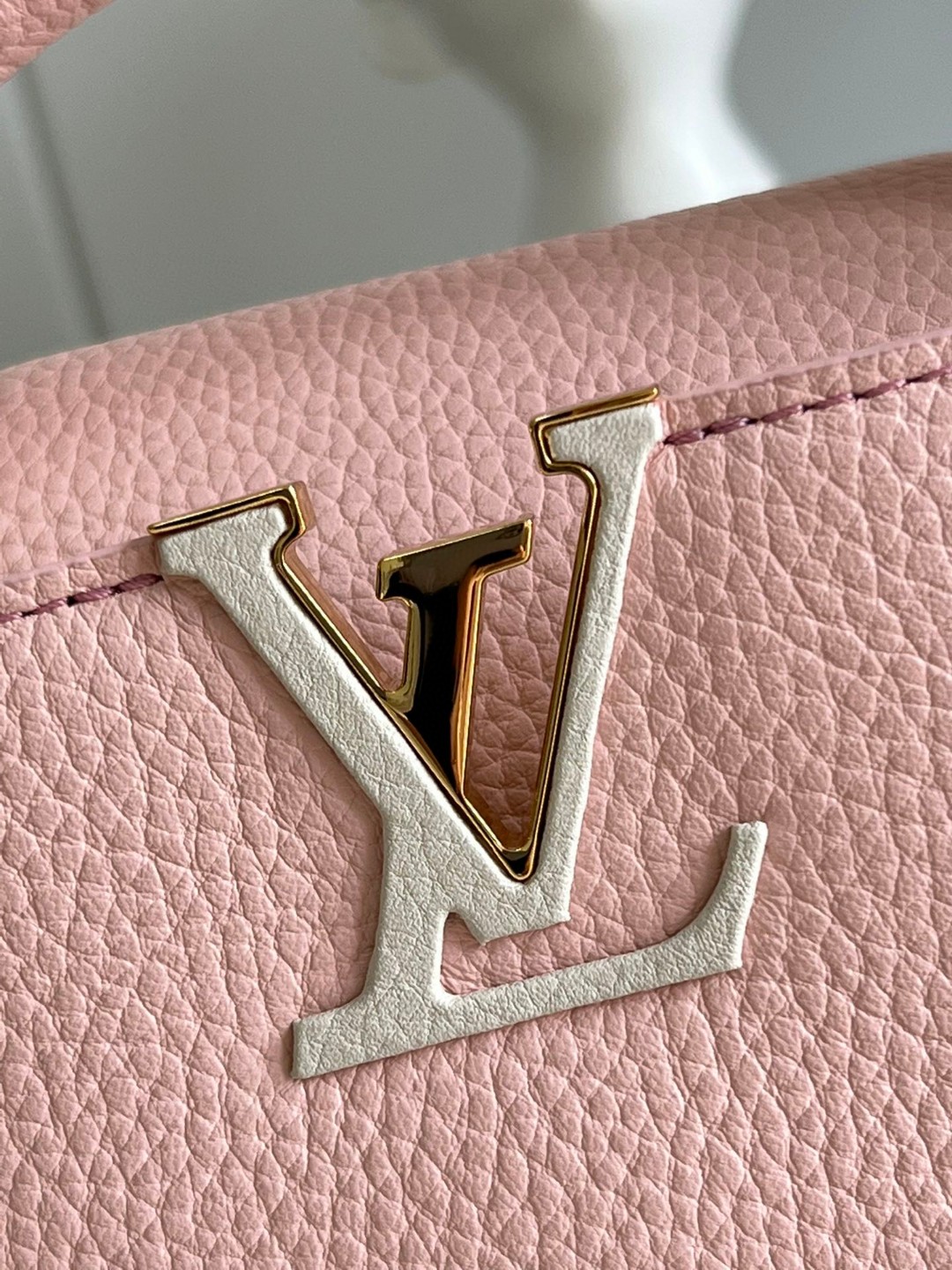 l**is V*t*n capucines mini