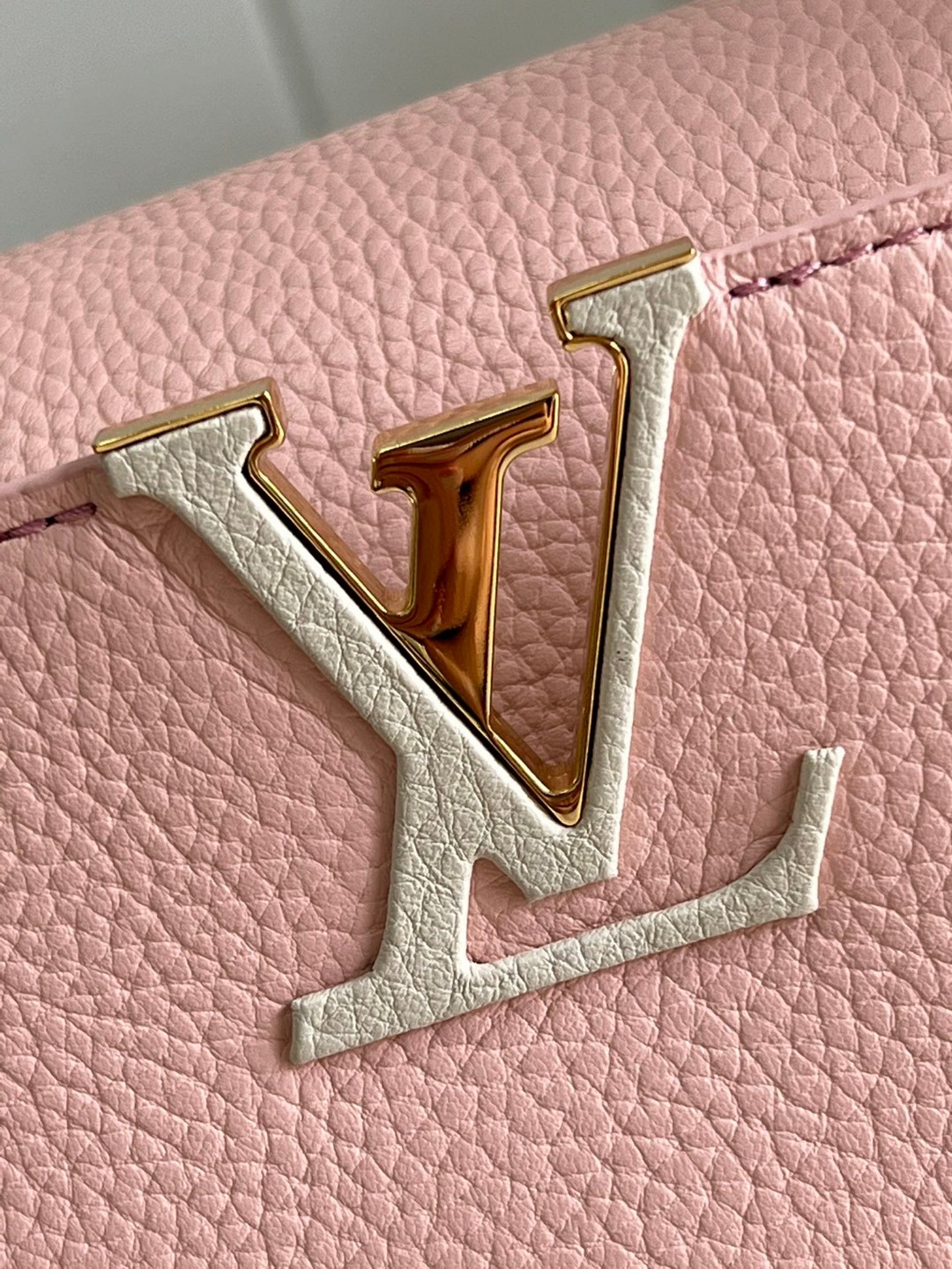 l**is V*t*n capucines mm