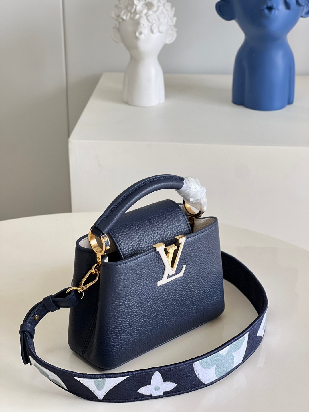 l**is V*t*n capucines mini