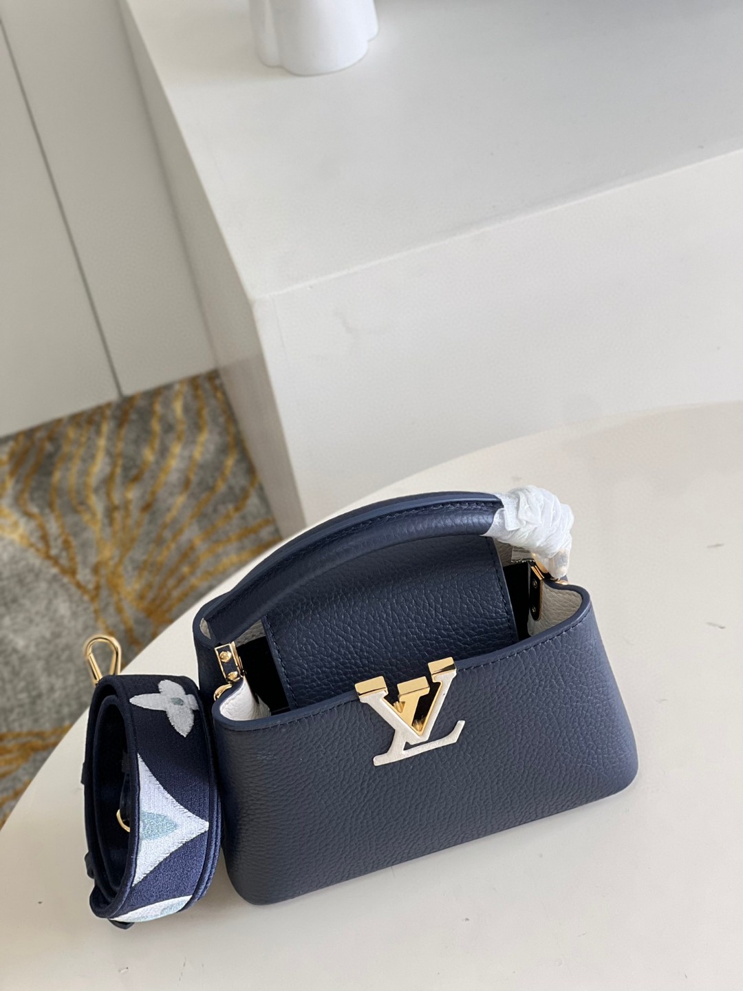 l**is V*t*n capucines mini