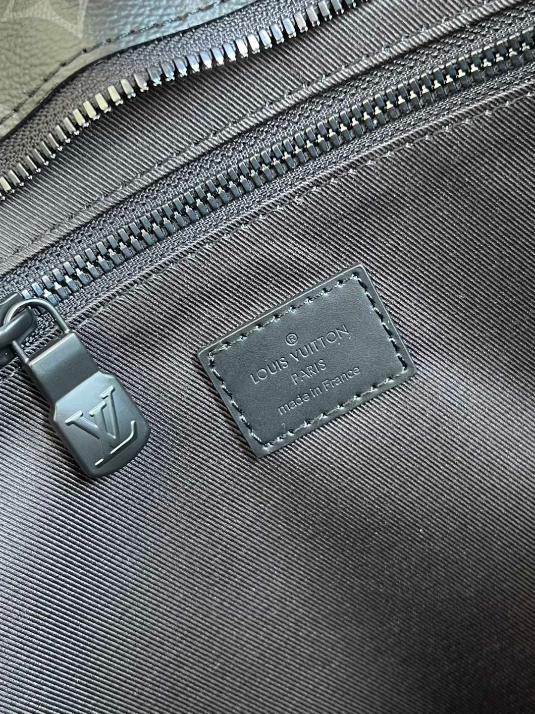 l**is V*t*n sac plat horizontal zippe