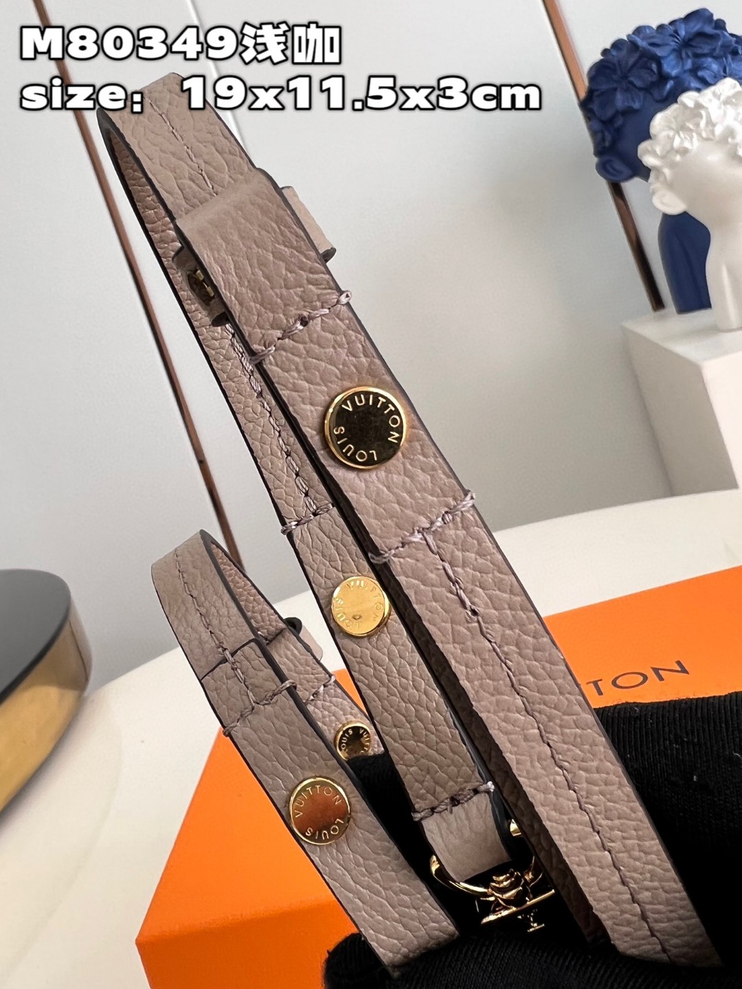 l**is V*t*n easy pouch on strap