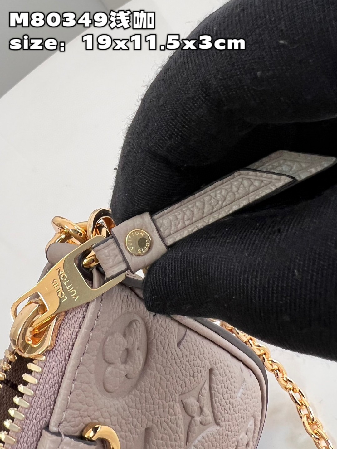 l**is V*t*n easy pouch on strap