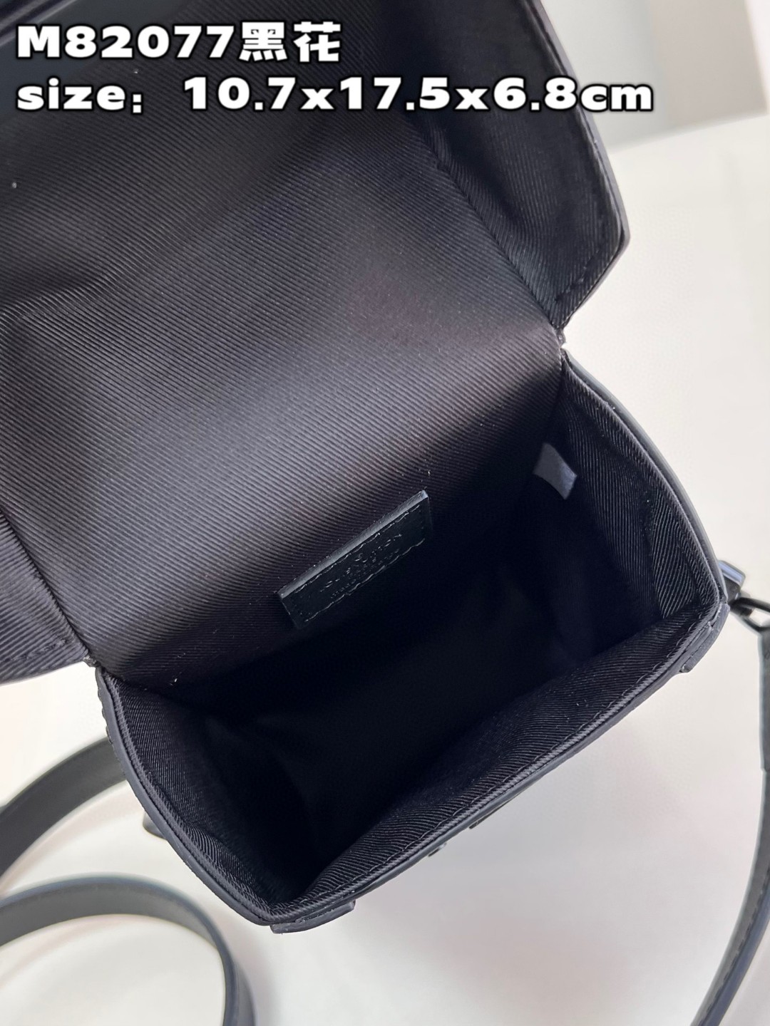 l**is V*t*n vertical trunk wearable wallet