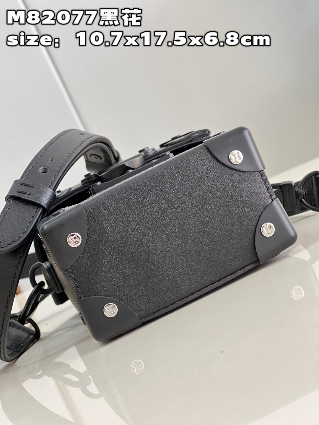 l**is V*t*n vertical trunk wearable wallet